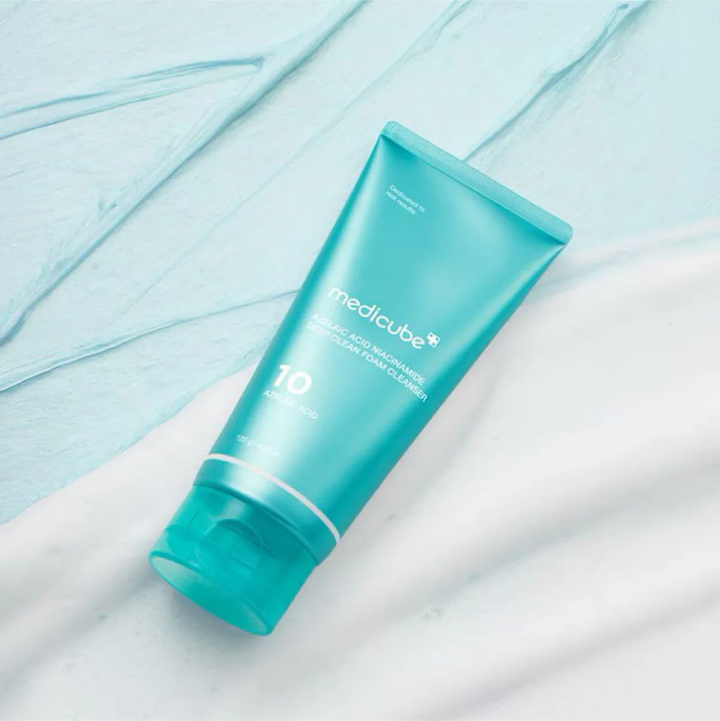 Medicube_Azelaic_Acid_Niacinamide_Deep_Clean_Foam_Cleanser